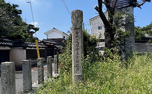 道明寺天満宮から南へ約100mのところにある古代道明寺五重塔礎石