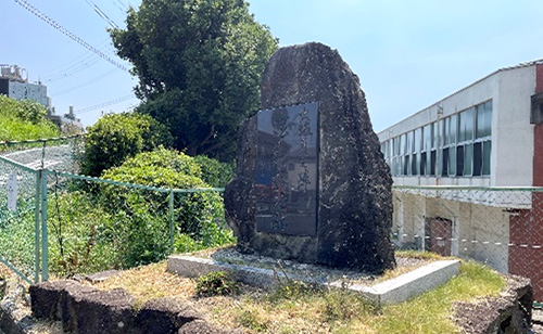 小松山古戦場跡碑
